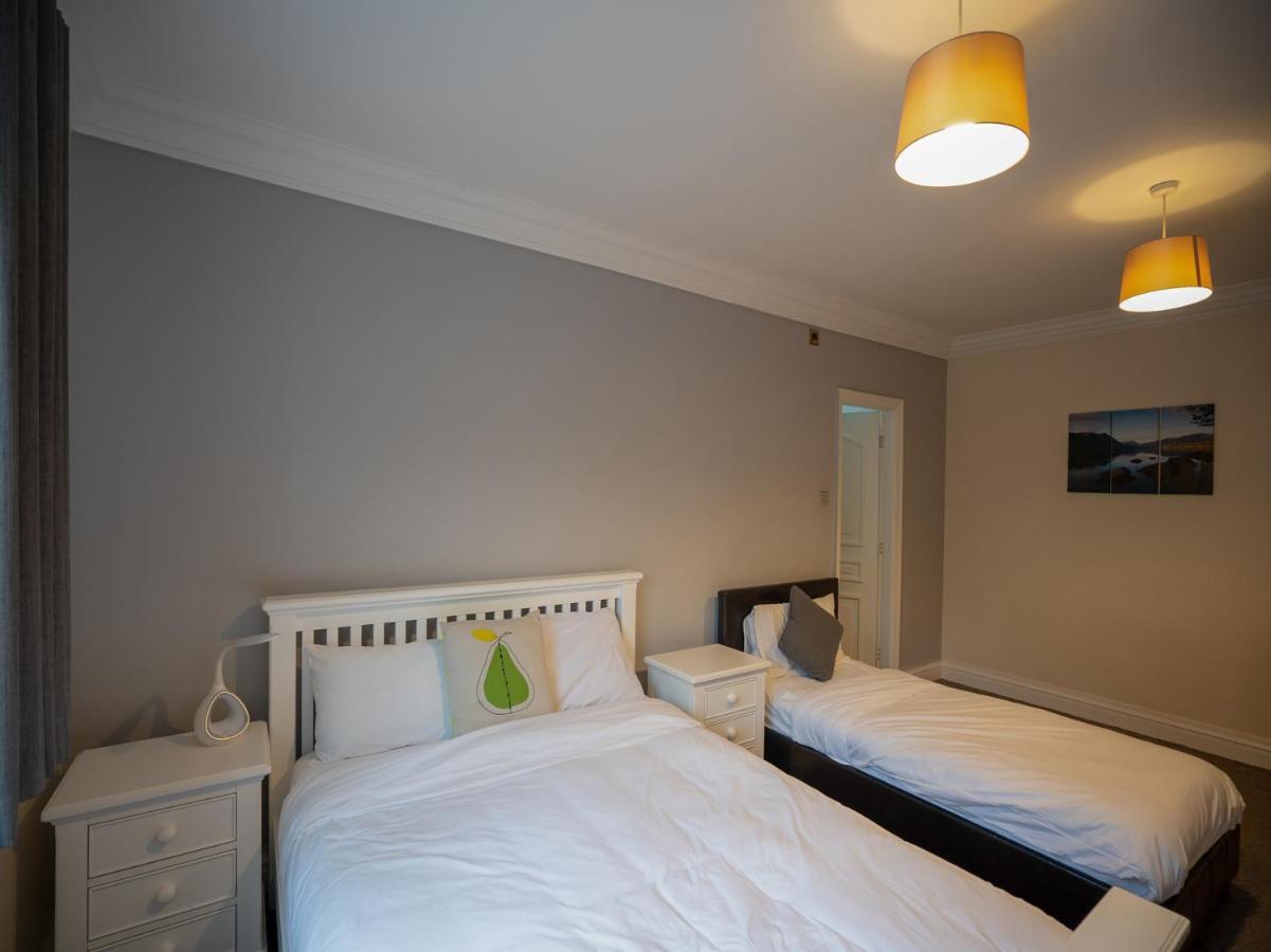 Oyo Oakcroft Guest House Manchester Airport Ringway Exterior photo